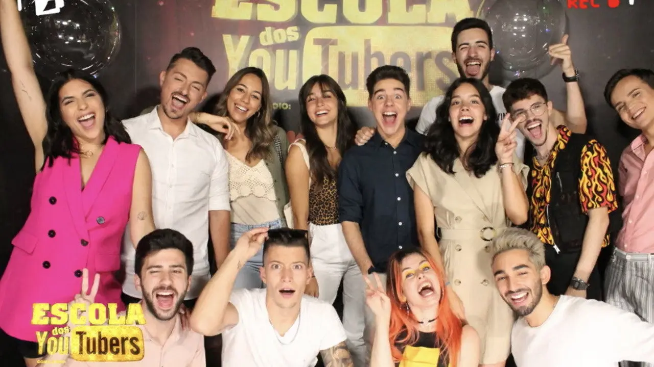 Escola dos Youtubers backdrop