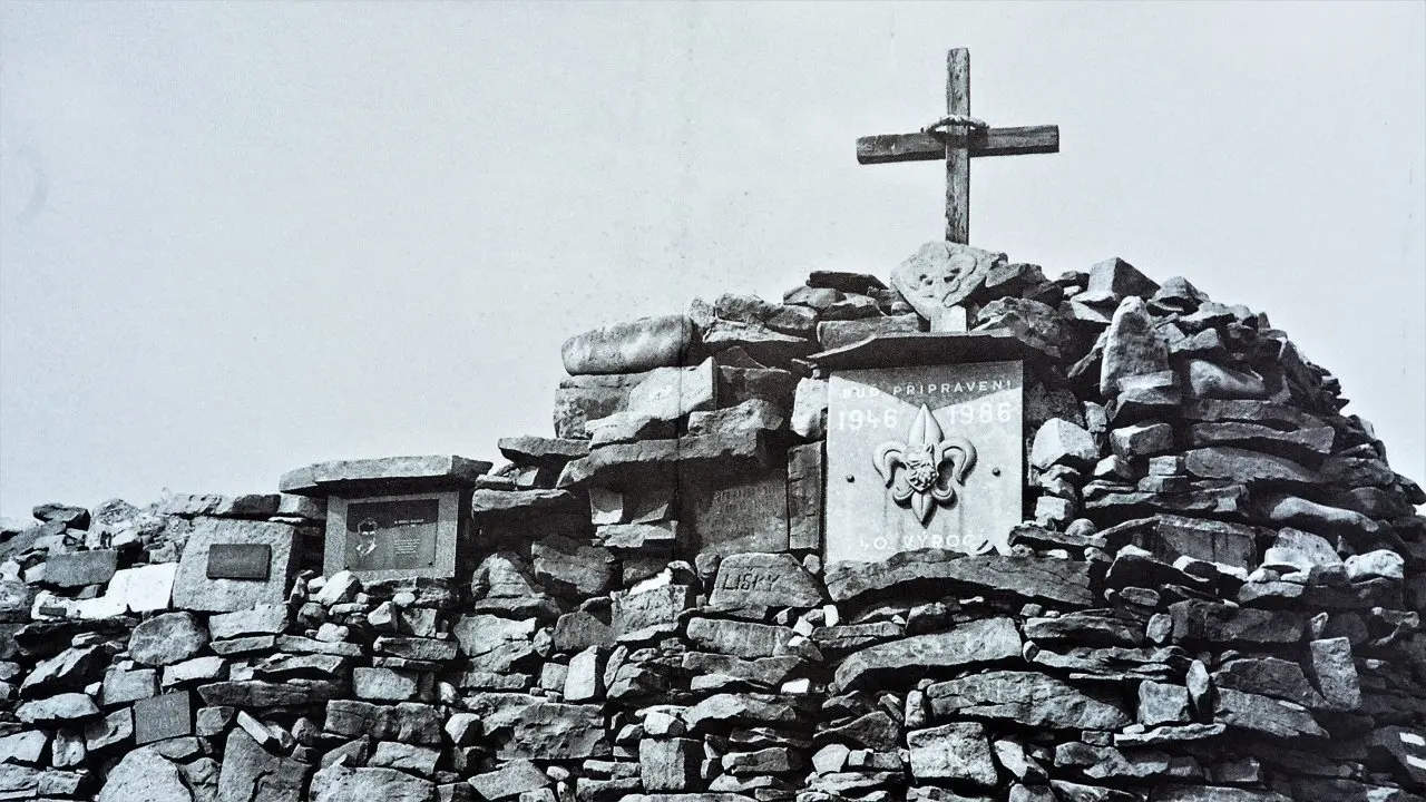 Minuta ticha backdrop