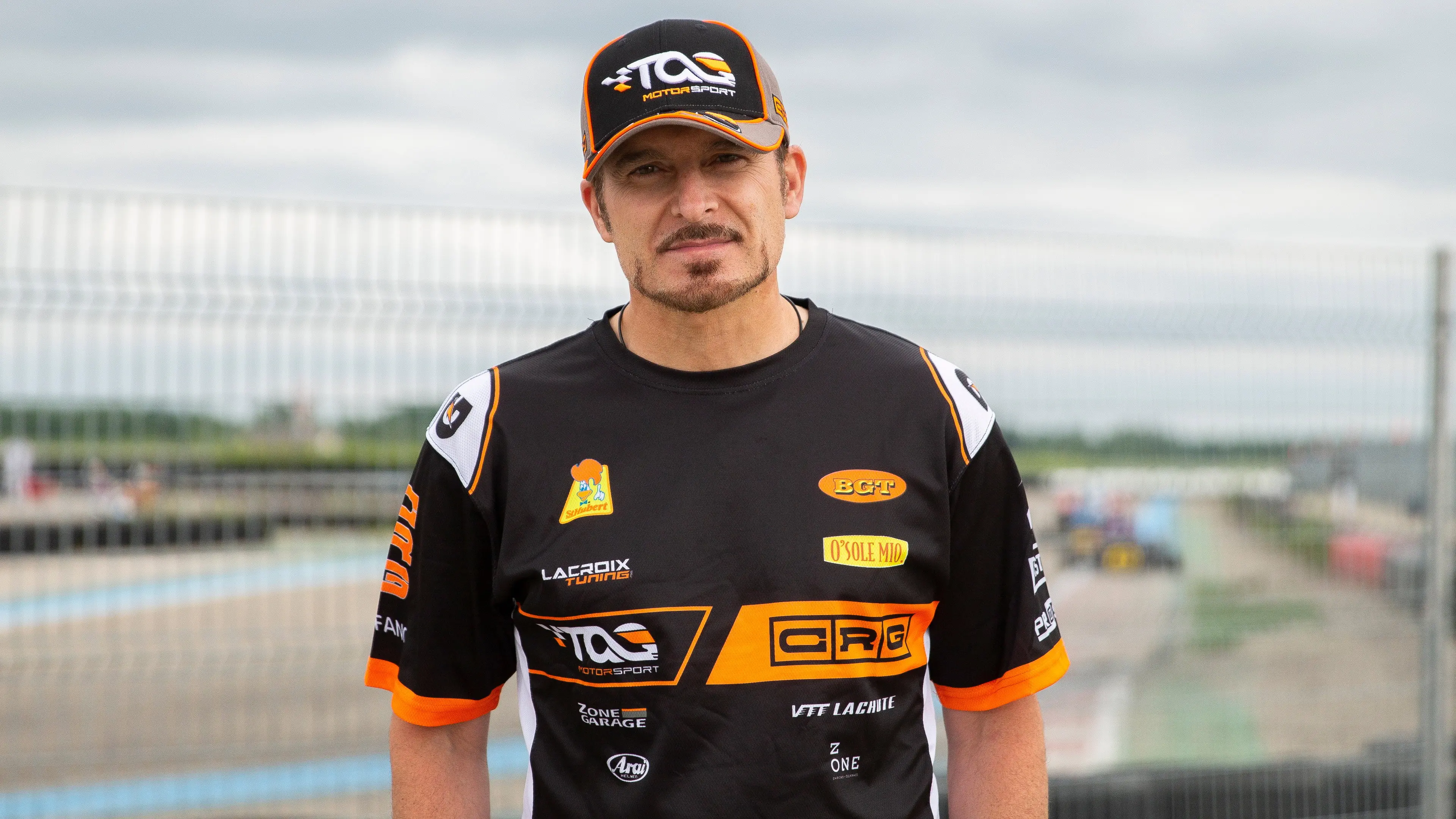 Tagliani : À toute allure backdrop