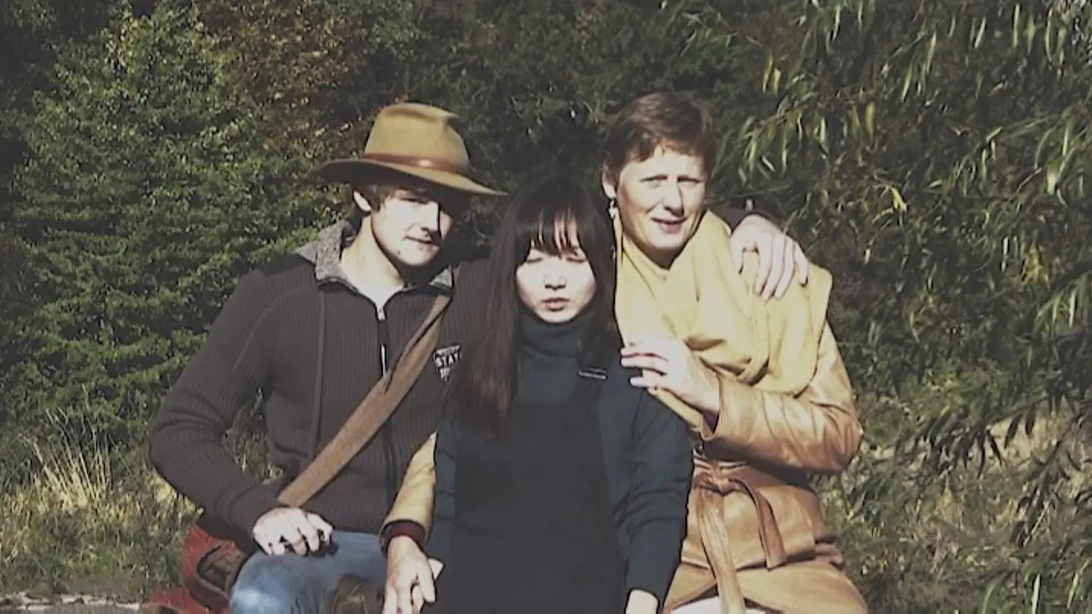 You're Leaving Amsterdam / Welcome To Amstelveen: Introduction backdrop