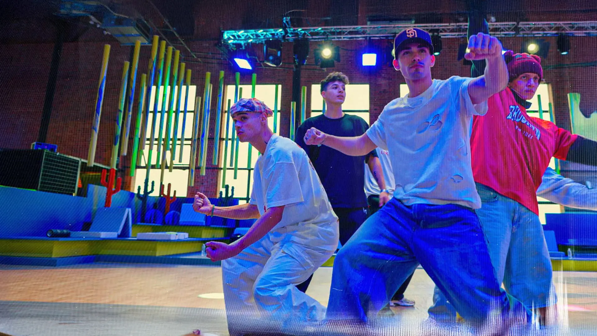 Santos Bravos backdrop