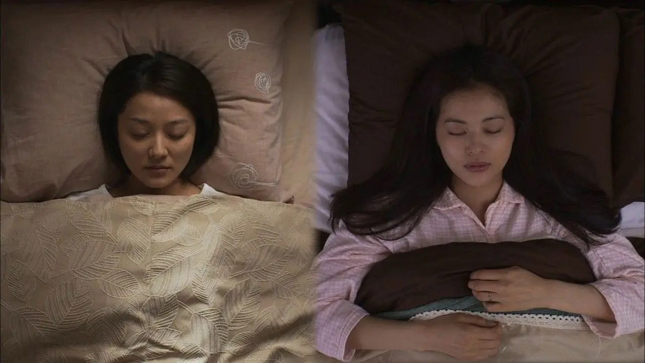 Double Tone: Two Yumi backdrop