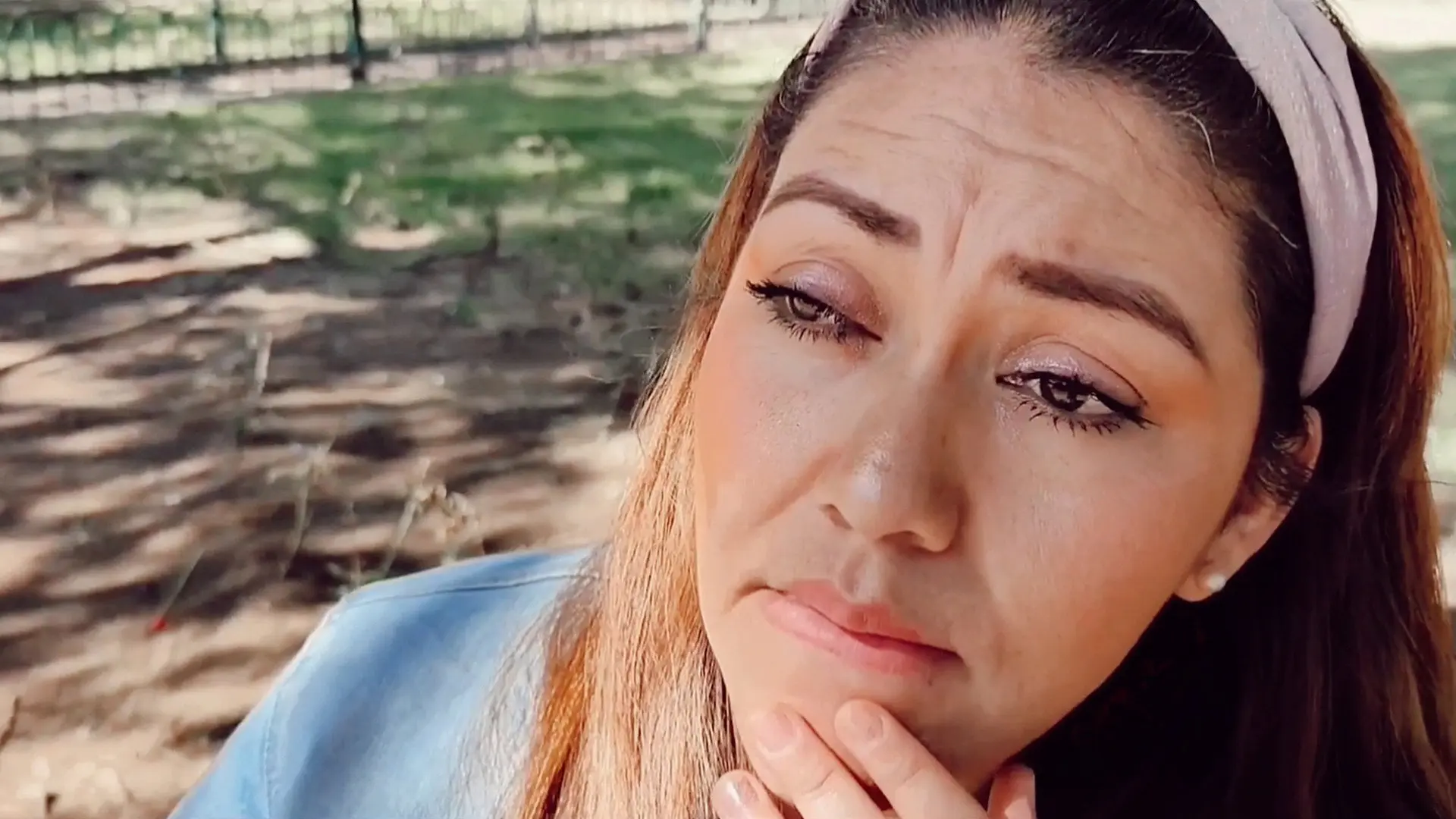 A falta de ti backdrop