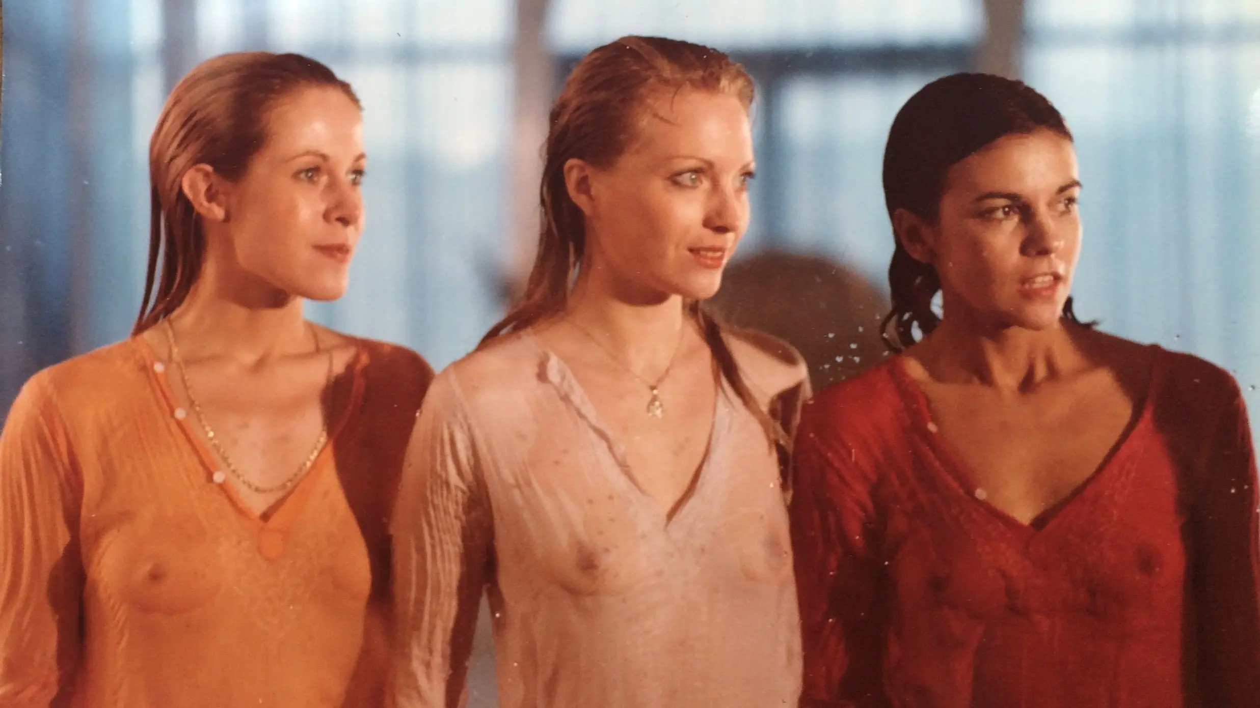 Trop c'est trop backdrop