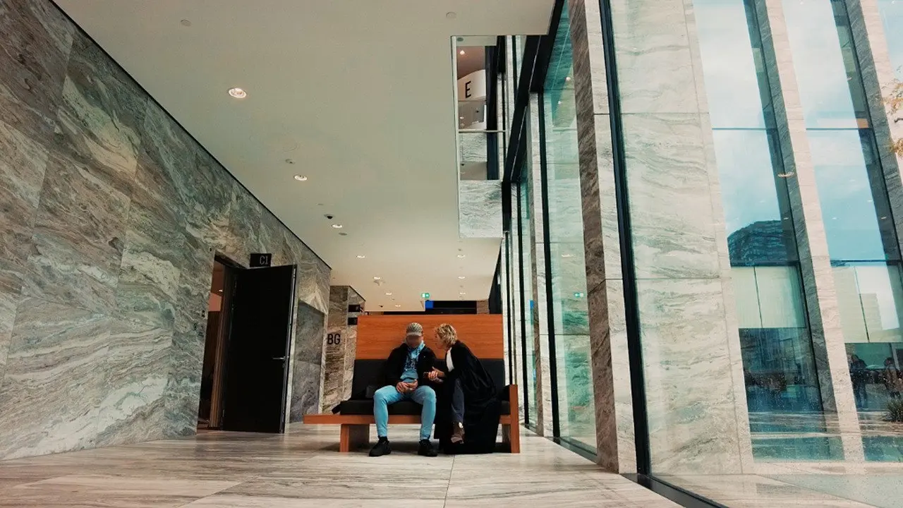 Vergeven of vergelden backdrop