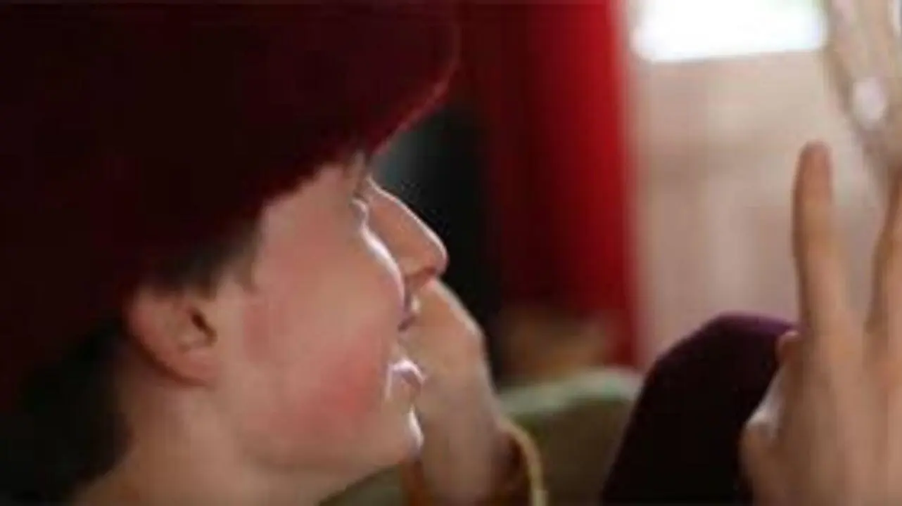 Comme une feuille au vent, Jasmin backdrop