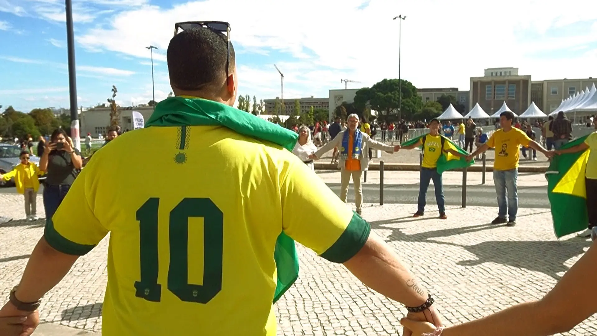 Dentro, fora do Brasil backdrop