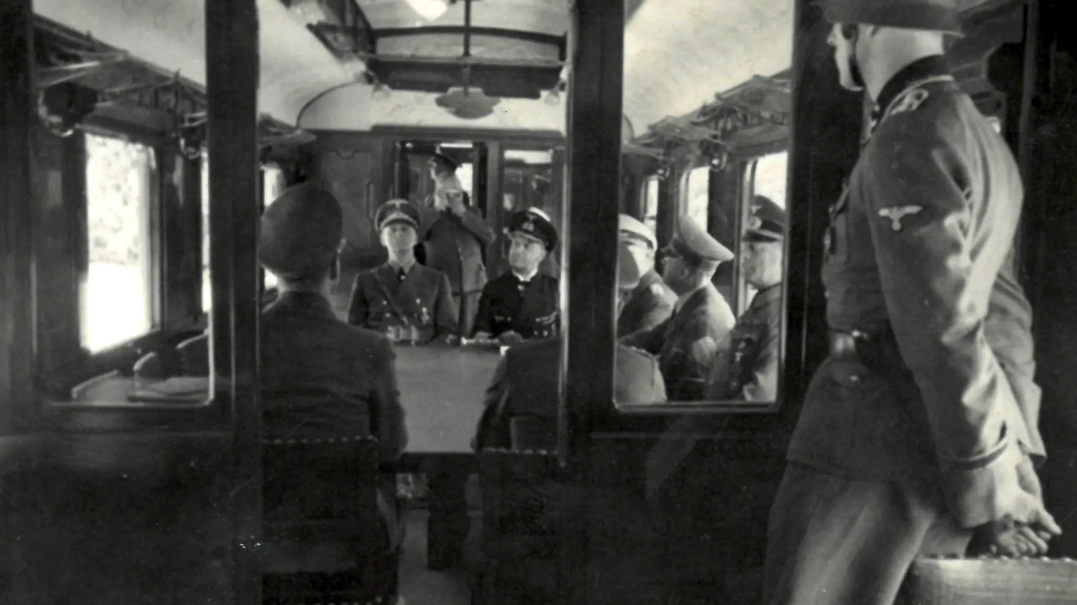 1940, Les secrets de l’Armistice backdrop