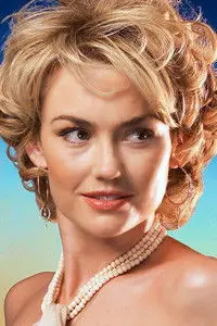 Kelly Carlson