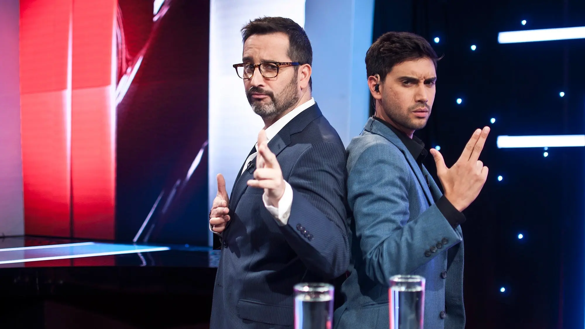 Mentiras verdaderas backdrop